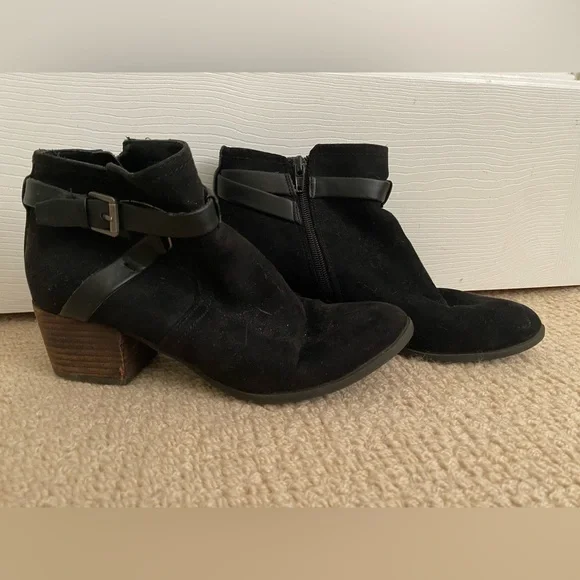 Unisa Heeled Ankle Boots Black Zip Buckle Size 8M - Picture 2 of 3